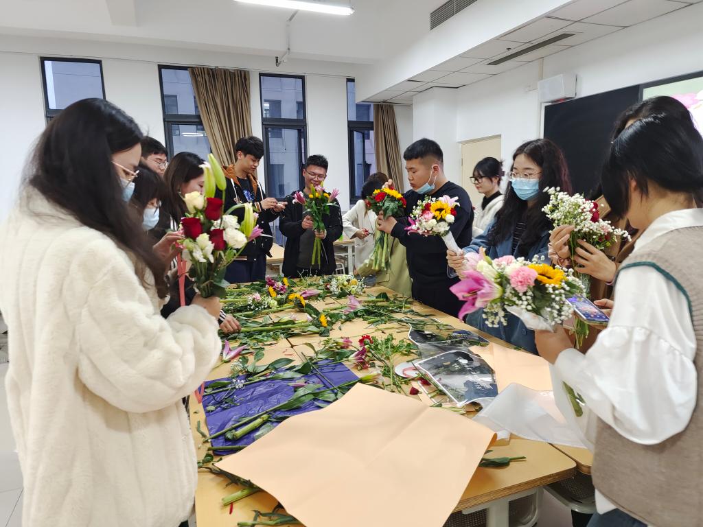 谈球吧体育官网